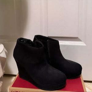 Aldo Wedge Size 9